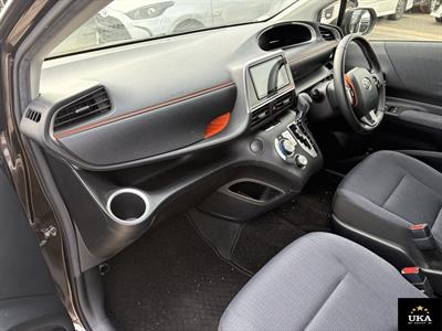 2017 Toyota Sienta - Thumbnail