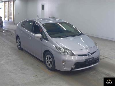 2013 Toyota Prius - Thumbnail