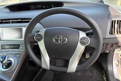 2013 Toyota Prius - Thumbnail
