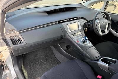 2013 Toyota Prius - Thumbnail