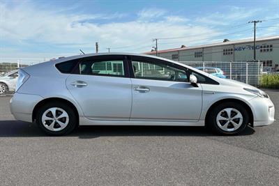 2013 Toyota Prius - Thumbnail
