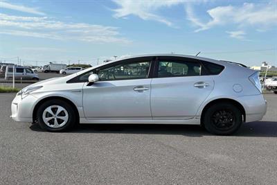 2013 Toyota Prius - Thumbnail