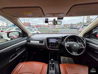 2014 Mitsubishi Outlander - Thumbnail