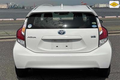 2016 Toyota Aqua - Thumbnail