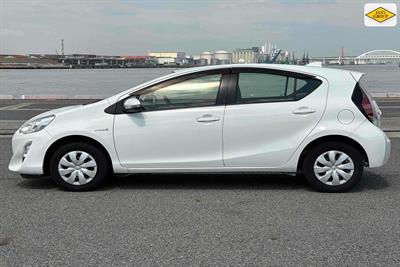 2016 Toyota Aqua - Thumbnail