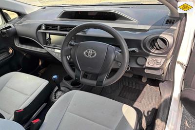 2016 Toyota Aqua - Thumbnail