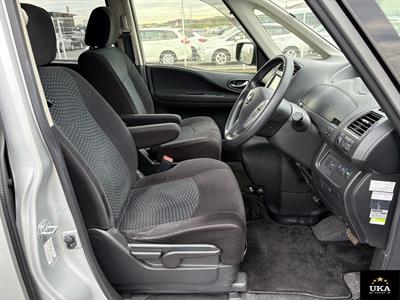 2015 Nissan Serena - Thumbnail