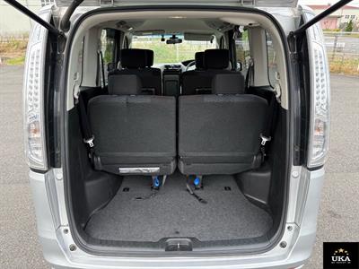 2015 Nissan Serena - Thumbnail