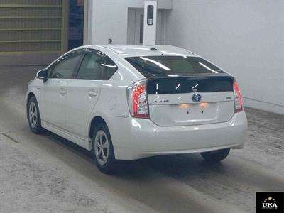 2015 Toyota Prius - Thumbnail