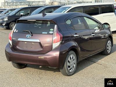 2015 Toyota Aqua - Thumbnail