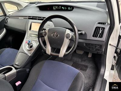 2013 Toyota Prius - Thumbnail