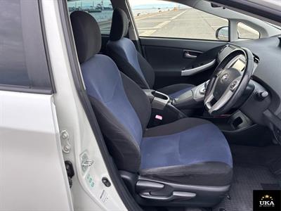 2013 Toyota Prius - Thumbnail