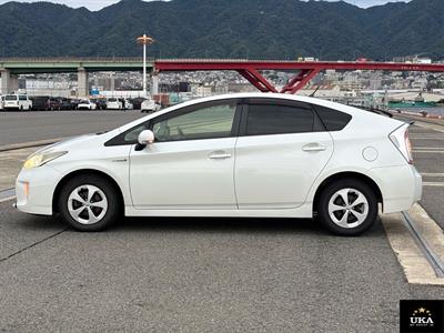 2013 Toyota Prius - Thumbnail