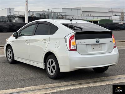 2013 Toyota Prius - Thumbnail
