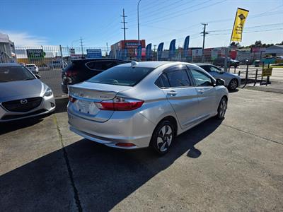 2016 Honda Grace - Thumbnail