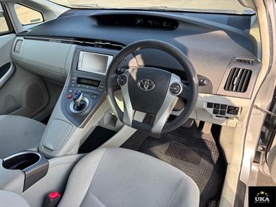 2013 Toyota Prius - Thumbnail