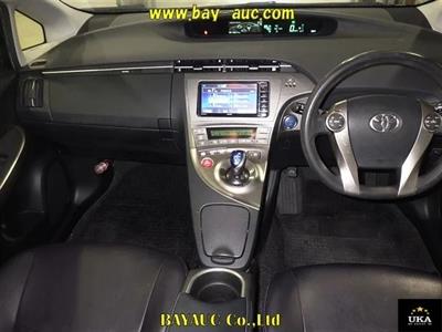 2015 Toyota Prius - Thumbnail