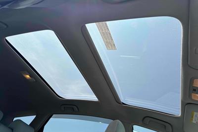 2012 Toyota Prius - Thumbnail