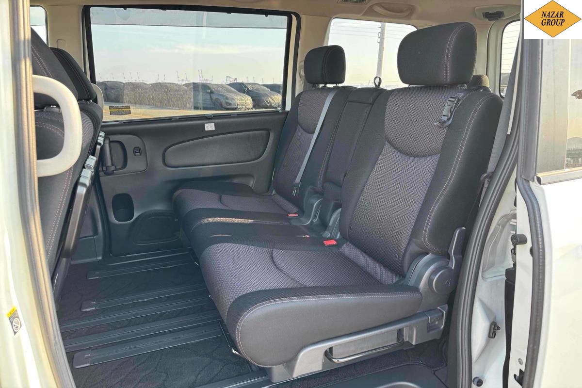 2013 Nissan Serena