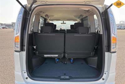 2013 Nissan Serena - Thumbnail