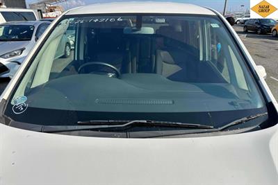 2013 Nissan Serena - Thumbnail