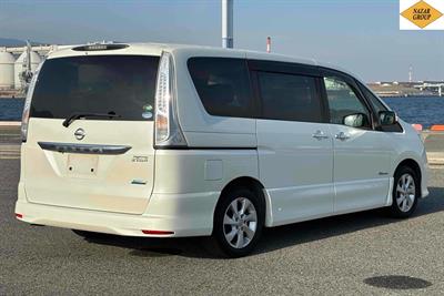 2013 Nissan Serena - Thumbnail