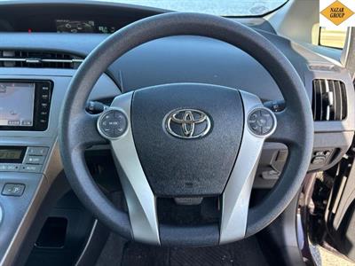 2015 Toyota Prius - Thumbnail