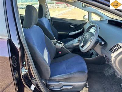2015 Toyota Prius - Thumbnail