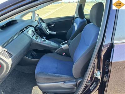 2015 Toyota Prius - Thumbnail