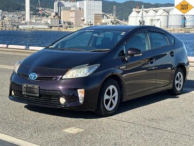 2015 Toyota Prius - Thumbnail