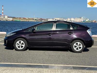 2015 Toyota Prius - Thumbnail