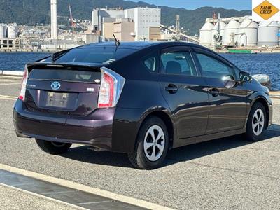 2015 Toyota Prius - Thumbnail