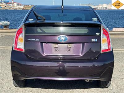 2015 Toyota Prius - Thumbnail