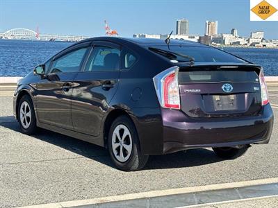 2015 Toyota Prius - Thumbnail