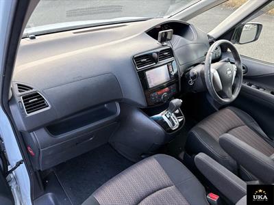 2015 Nissan Serena - Thumbnail