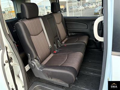 2015 Nissan Serena - Thumbnail