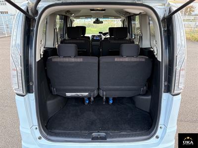 2015 Nissan Serena - Thumbnail