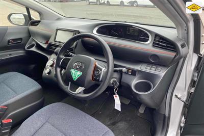 2017 Toyota Sienta - Thumbnail