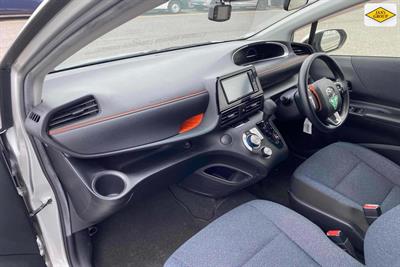 2017 Toyota Sienta - Thumbnail