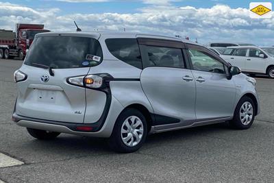 2017 Toyota Sienta - Thumbnail