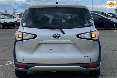 2017 Toyota Sienta - Thumbnail