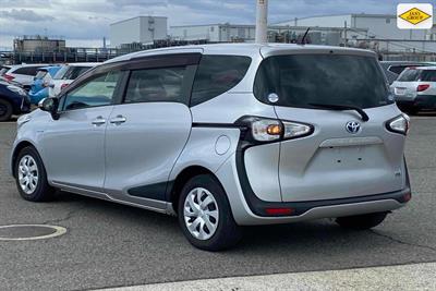 2017 Toyota Sienta - Thumbnail