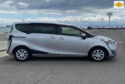 2017 Toyota Sienta - Thumbnail