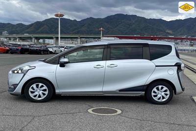 2017 Toyota Sienta - Thumbnail