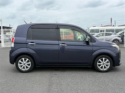 2015 Toyota Spade - Thumbnail