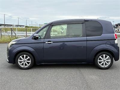 2015 Toyota Spade - Thumbnail