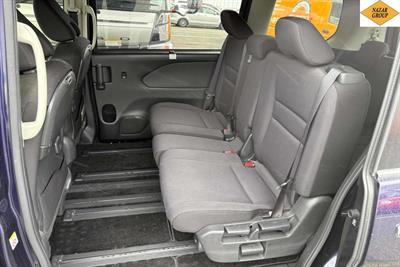 2017 Nissan Serena - Thumbnail