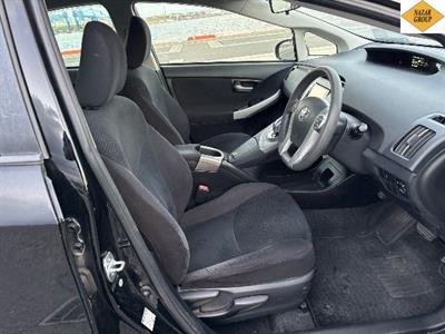 2015 Toyota Prius - Thumbnail