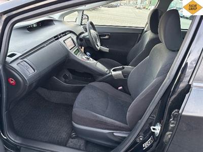 2015 Toyota Prius - Thumbnail