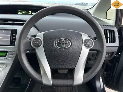 2015 Toyota Prius - Thumbnail